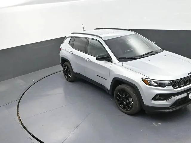New 2026 Silver Zynith Metallic Clear-Coat Exterior Paint Jeep Latitude image 12