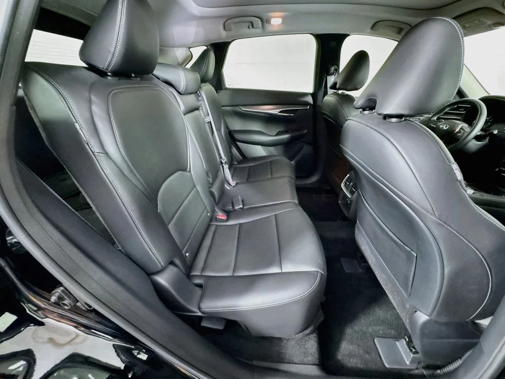 Certified Used 2023 Black INFINITI LUXE image 38