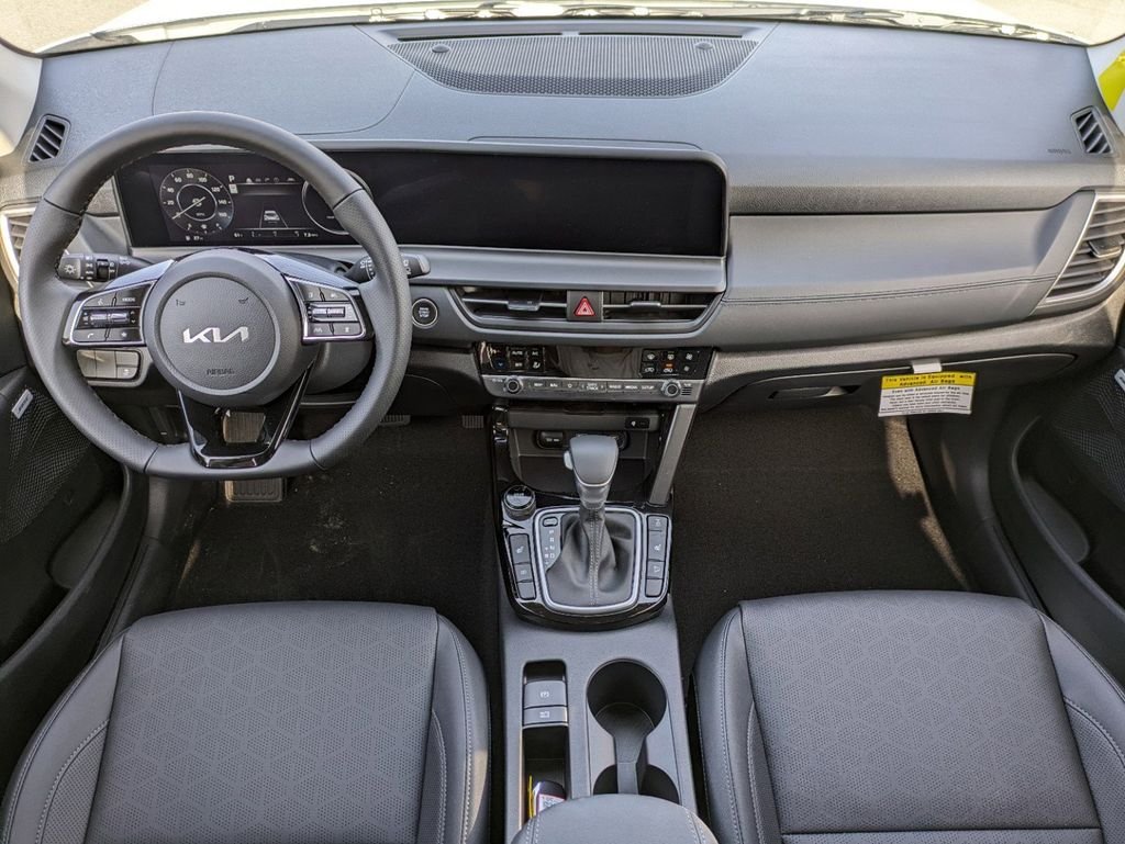 New 2024 Snow White Pearl Kia SX image 15