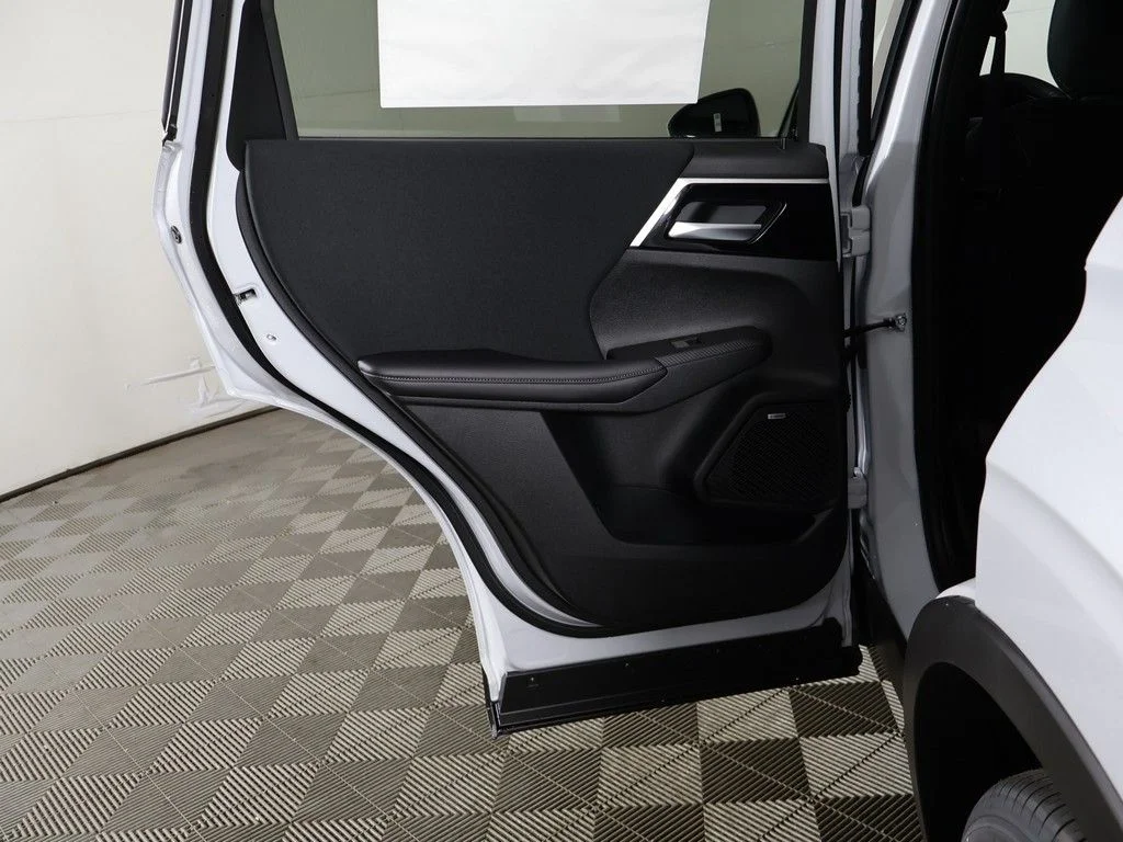 New 2026 White Mitsubishi ES image 25