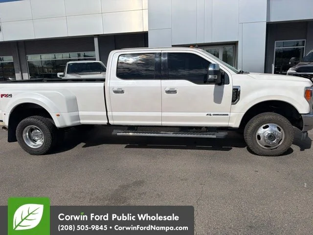 Used 2019 White Platinum Clearcoat Metallic Ford  image 4