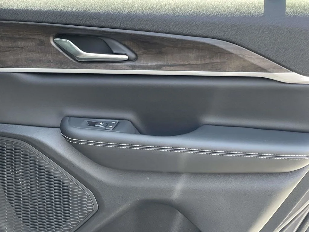 New 2026 Baltic Gray Metallic Clear-Coat Exterior Paint Jeep Altitude image 18