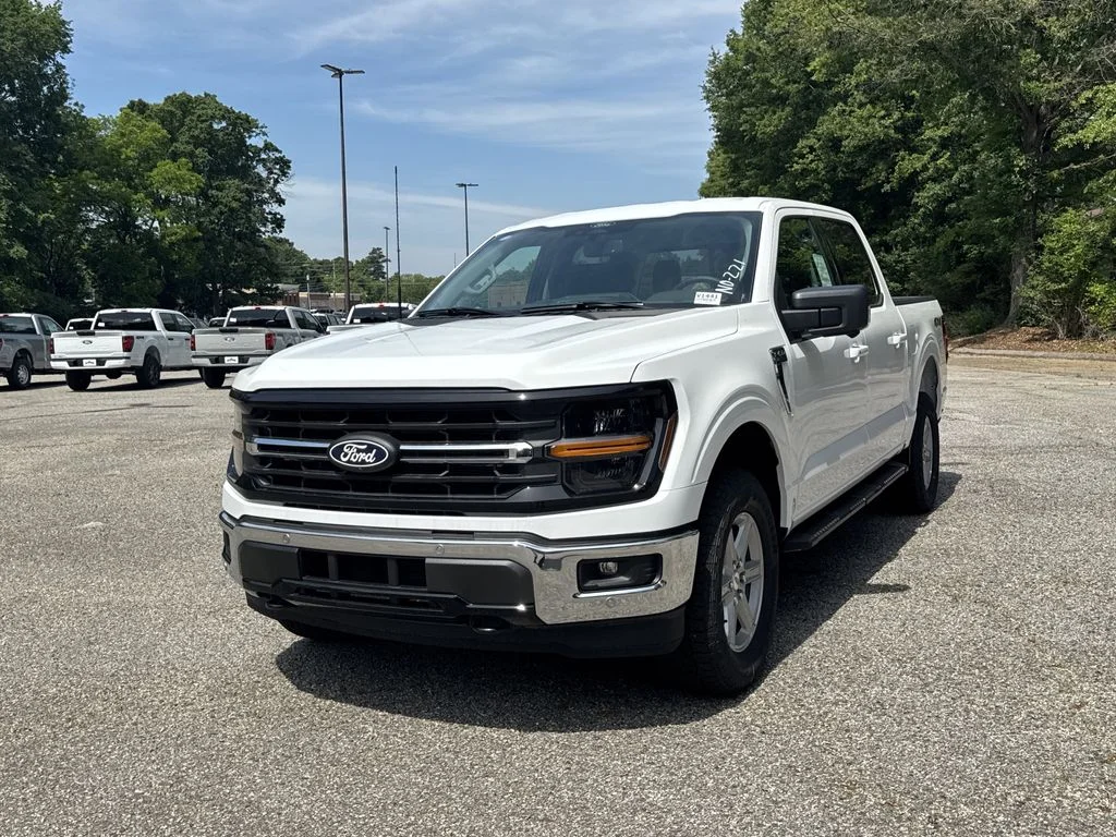 New 2026 White Ford XLT image 3