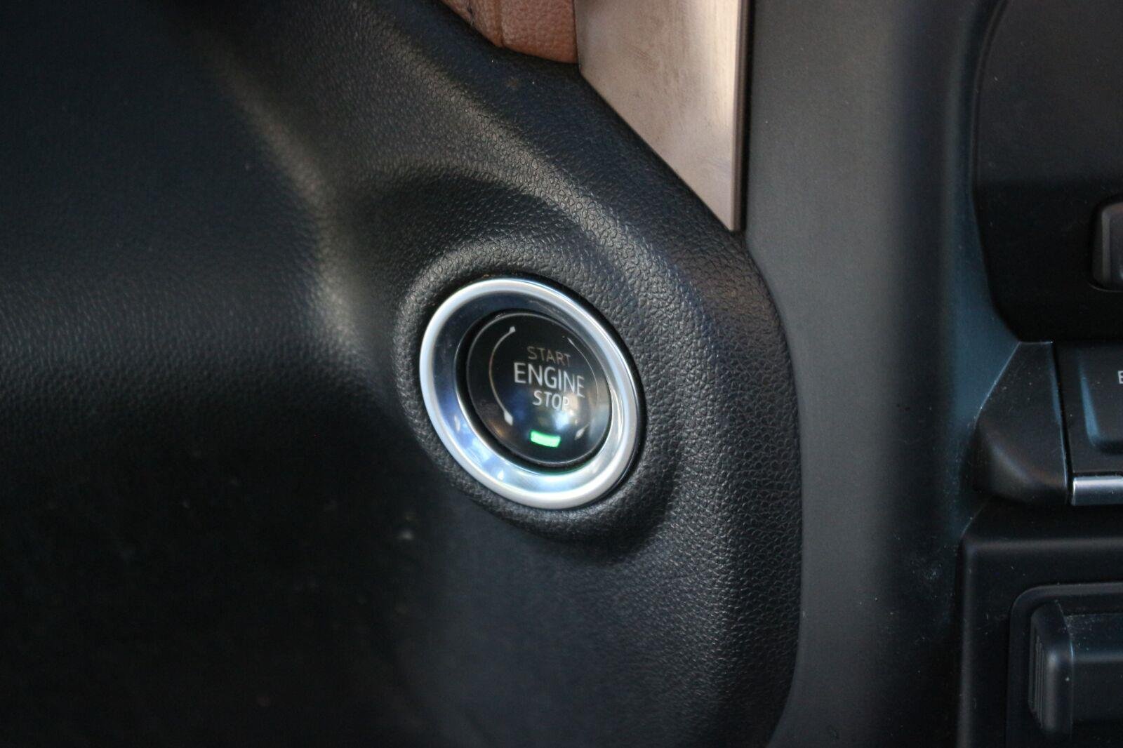 Used 2021 SUMMIT WHITE Chevrolet High Country image 31