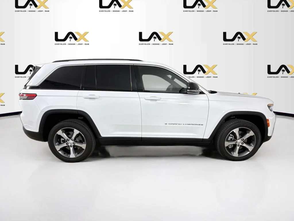 Used 2022 White Jeep 4xe image 8