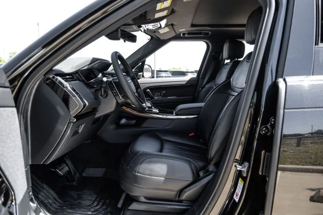 New 2026  Land Rover Dynamic SE image 4