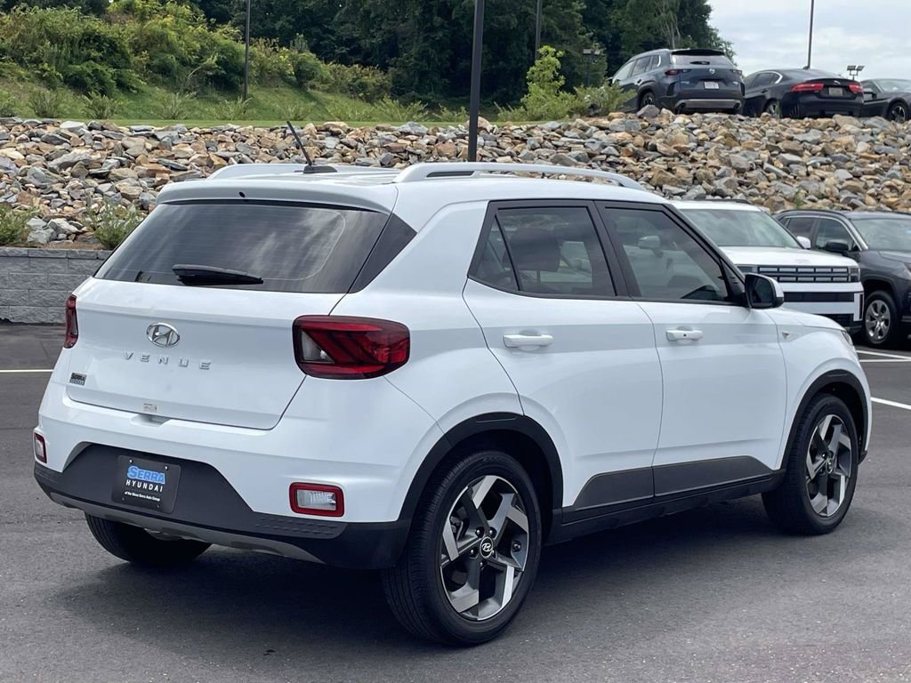 Used 2024 White Hyundai SEL image 3