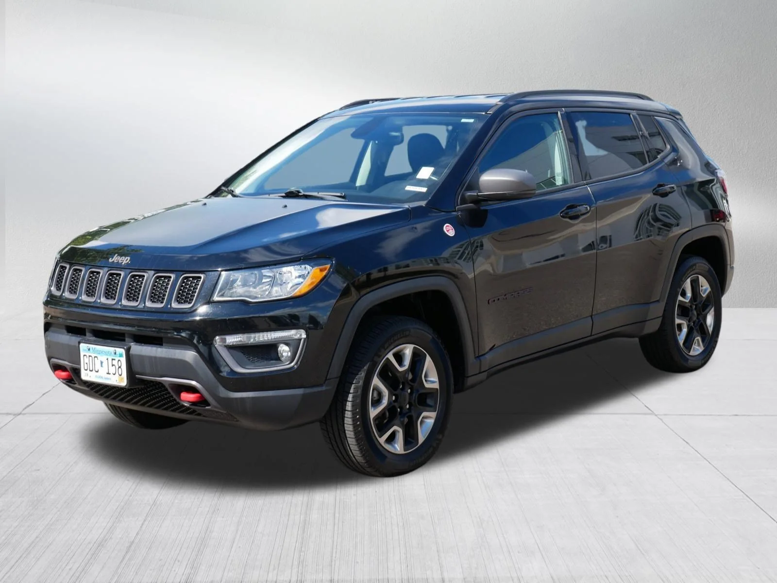 Used 2018 Diamond Black Crystal Pearlcoat Jeep Trailhawk image 3