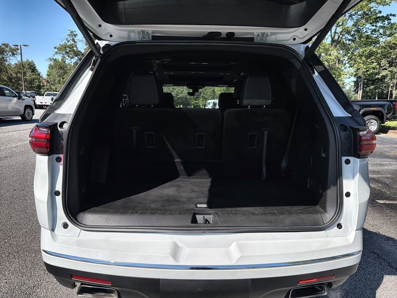 Used 2023 Summit White Chevrolet Premier image 21