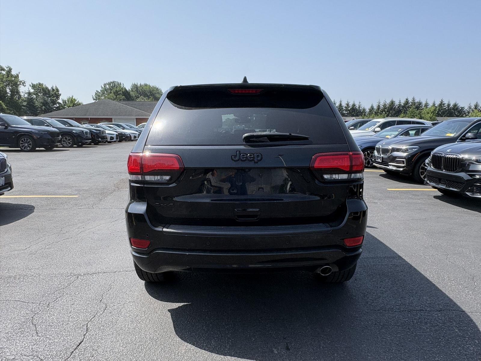 Used 2020 Diamond Black Crystal Pearlcoat Jeep Altitude image 4