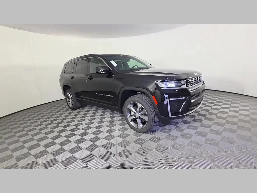 New 2026 Diamond Black Crystal Pearl-Coat Exterior Paint Jeep Limited image 21
