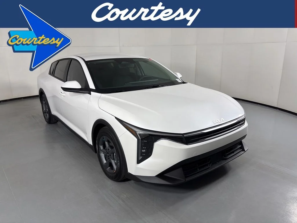 2026 Kia K4 LXS AT's photo