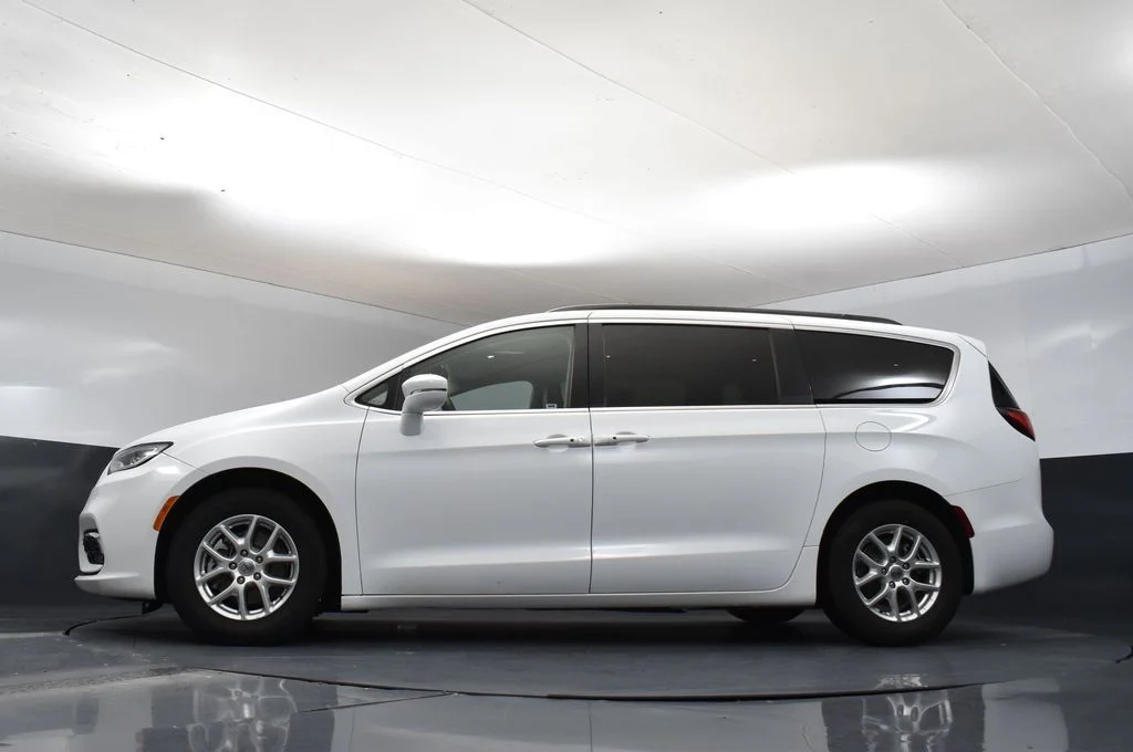 Used 2022 White Chrysler Touring L image 29