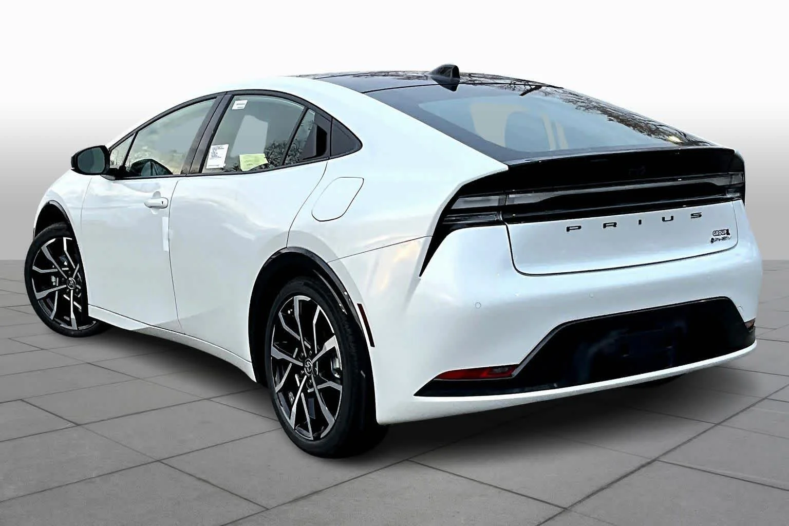 2026 Toyota Prius Plug-in Hybrid XSE - Photo 11