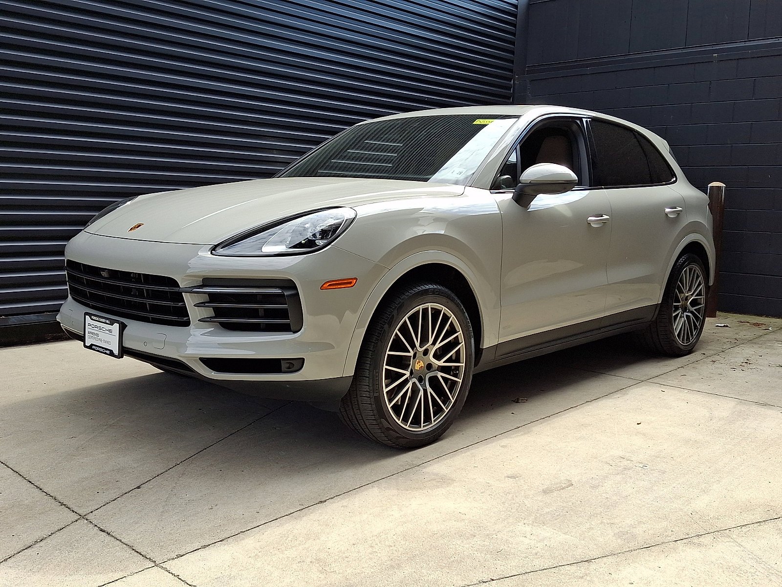 2023 Porsche Cayenne Platinum Edition's photo