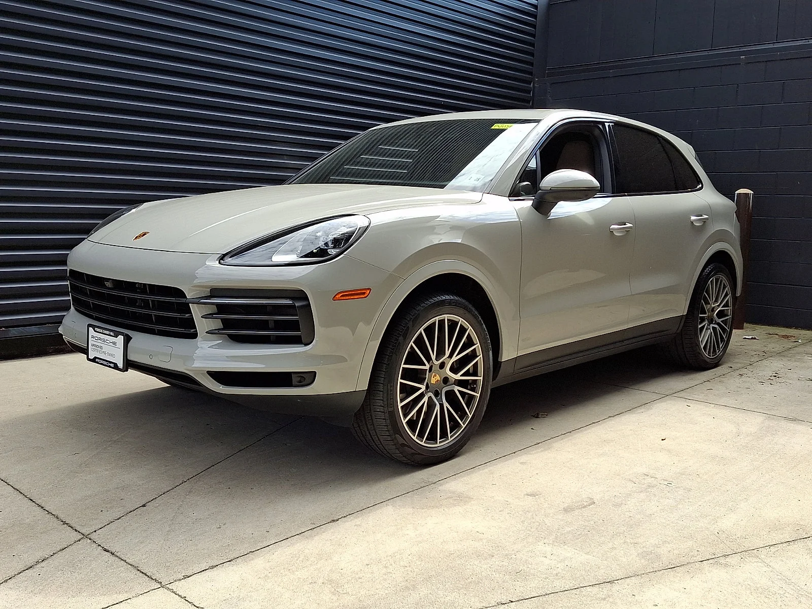 2023 Porsche Cayenne Platinum Edition's photo