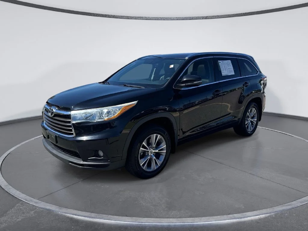 Used 2015 Black Toyota XLE V6 image 3