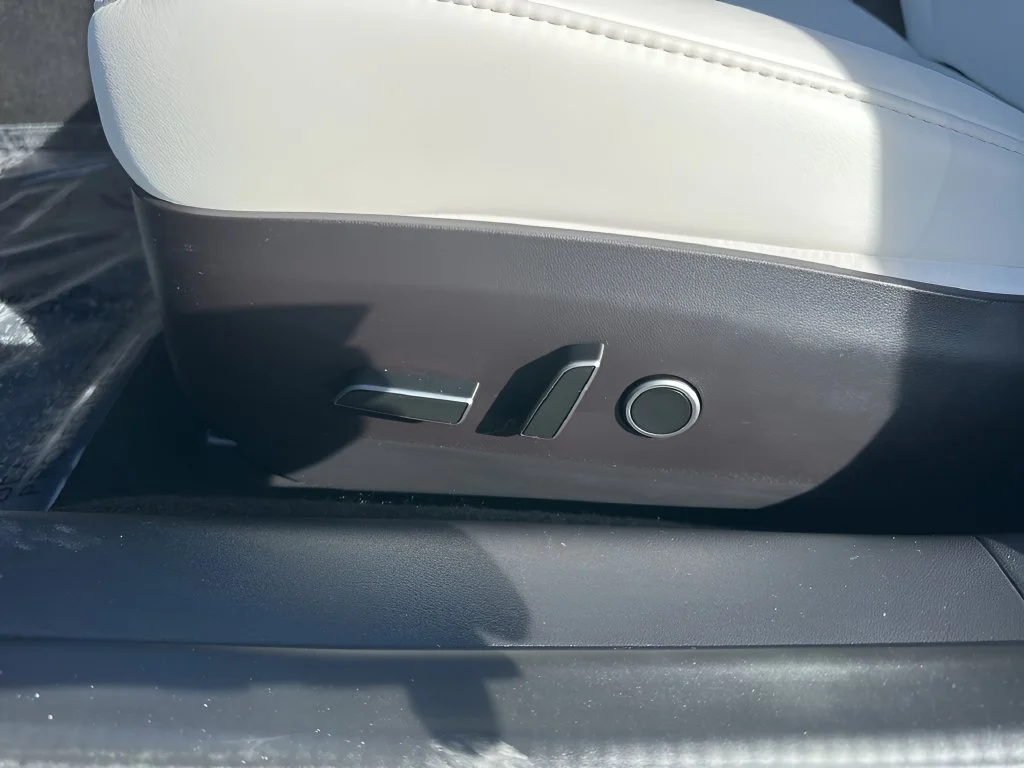 Used 2022 White Tesla Base image 10