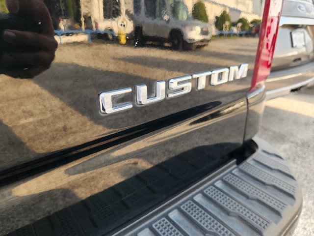 Used 2022 BLACK Chevrolet Custom image 8