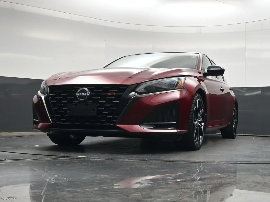 Used 2023 Red Nissan 2.5 SR image 41