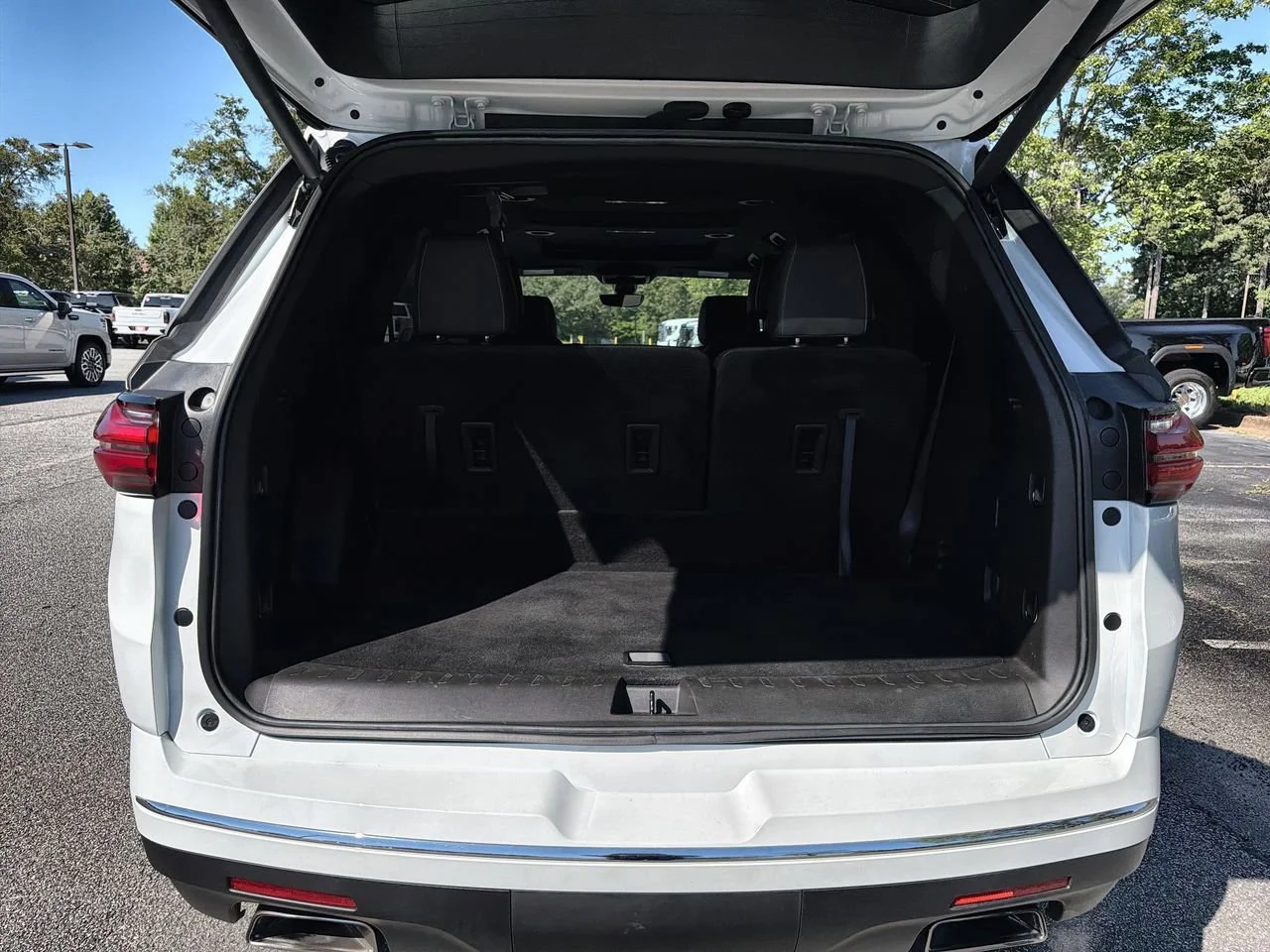 Used 2023 Summit White Chevrolet Premier image 21