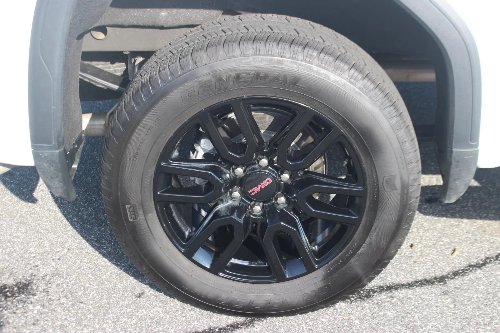 Used 2024 Summit White GMC Elevation image 37