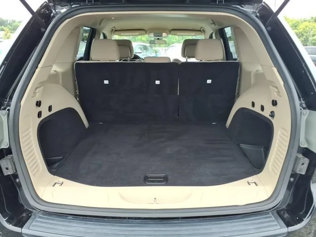 Used 2018 Black Jeep Laredo 4x4 image 18