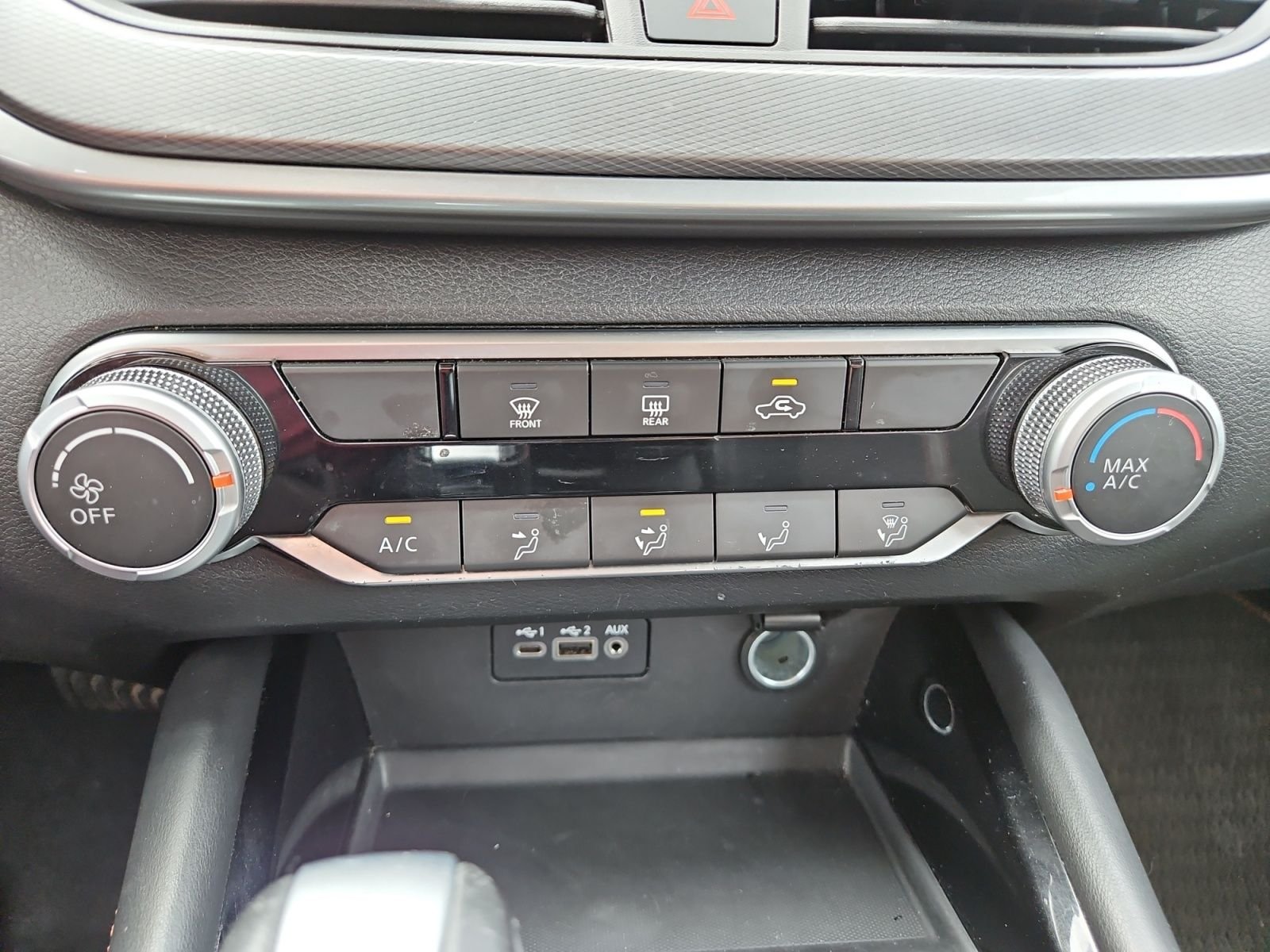 Used 2024 Red Nissan 2.5 SR image 27