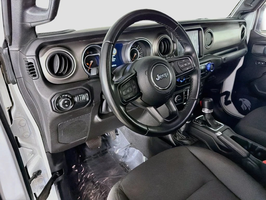 Used 2021 White Jeep Willys image 9