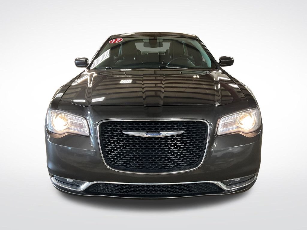 Used 2017 Gray Chrysler Limited image 9