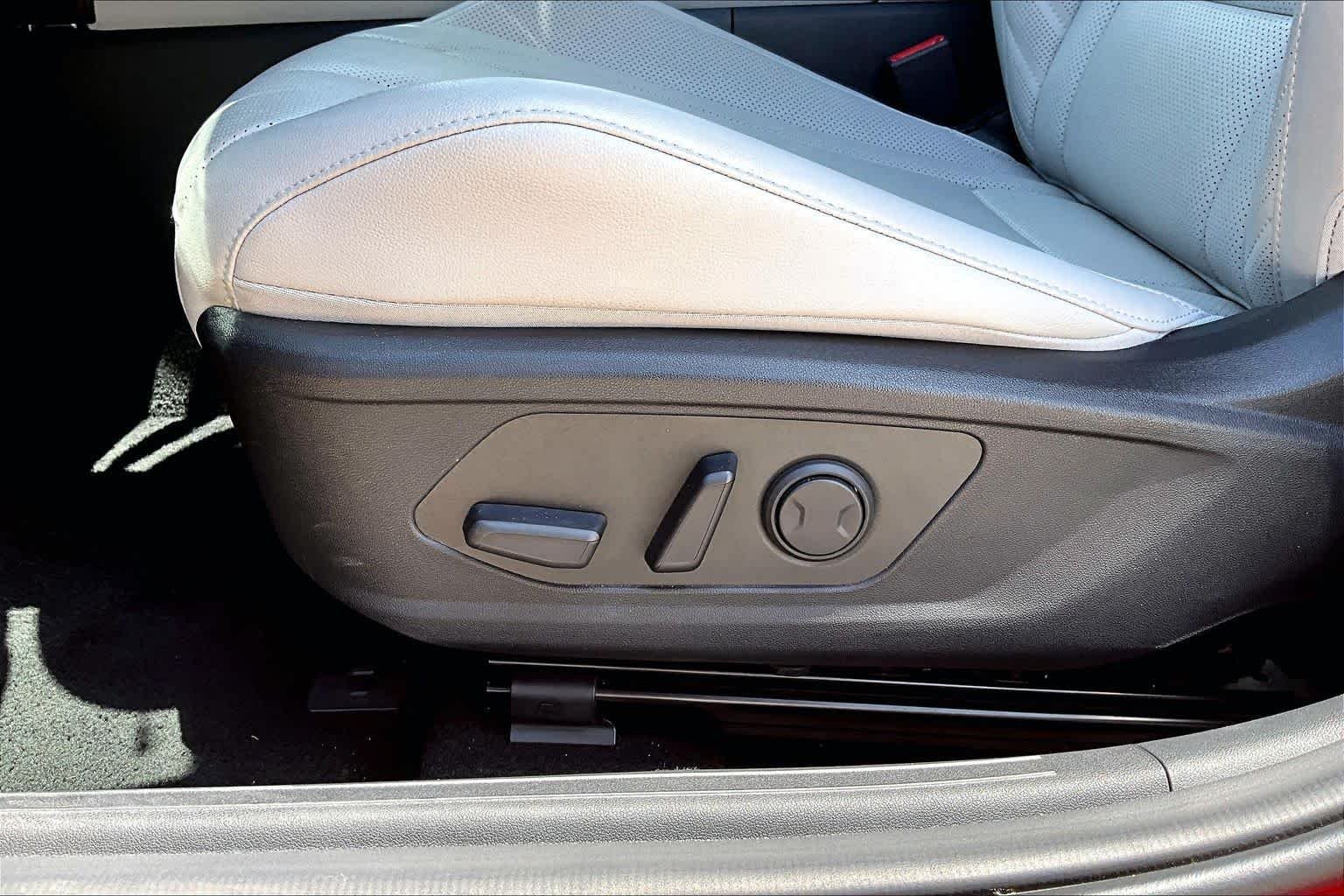 2025 Hyundai Elantra Limited - Photo 31