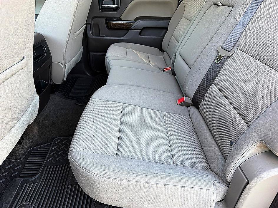 Used 2018 Deep Ocean Blue Metallic Chevrolet LT image 8
