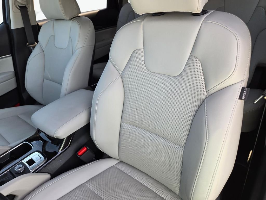 2025 Kia Telluride S - Photo 16