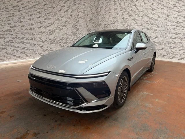New 2026 Aero Silver Hyundai Limited image 3