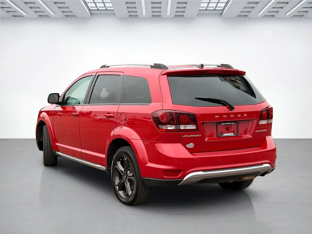 Used 2020 Red Dodge Crossroad image 3