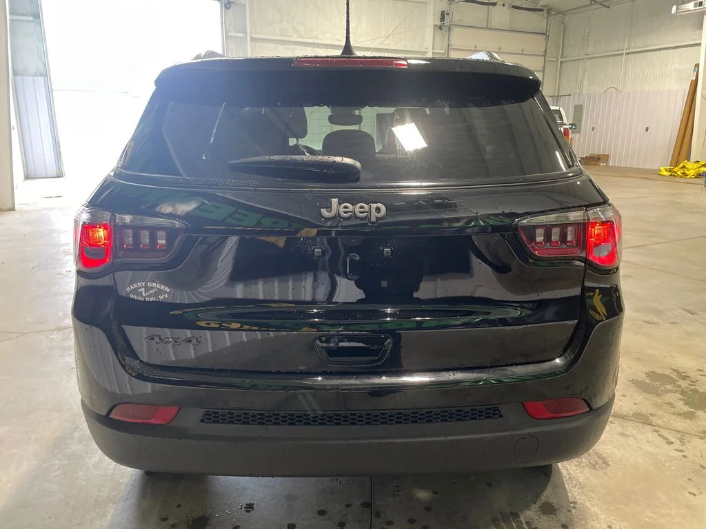 New 2026 Diamond Black Crystal Pearlcoat Jeep Latitude Altitude image 6