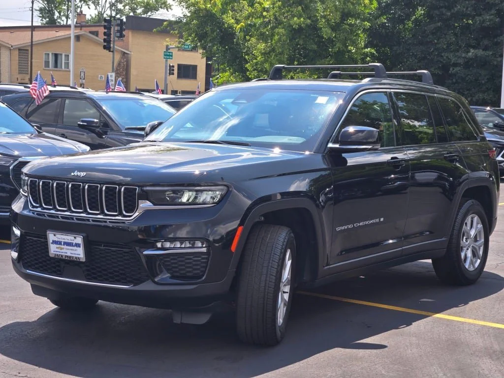 Used 2023 Black Jeep Limited 4x4 image 5