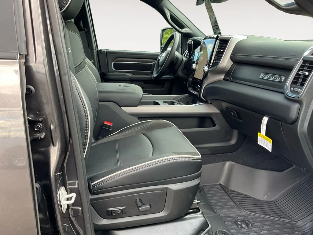 New 2026 Granite Crystal Metallic Clearcoat Ram Laramie image 10