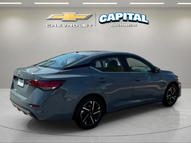 Used 2025  Nissan SV image 5