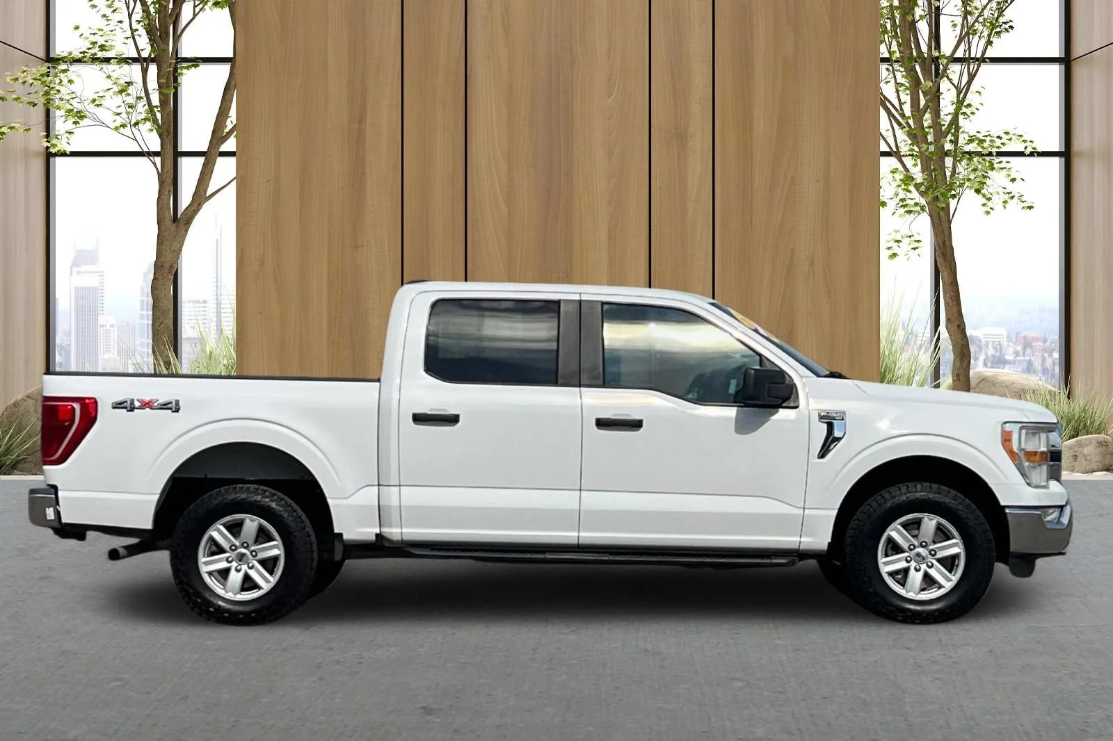 Used 2021 White Ford XL image 3