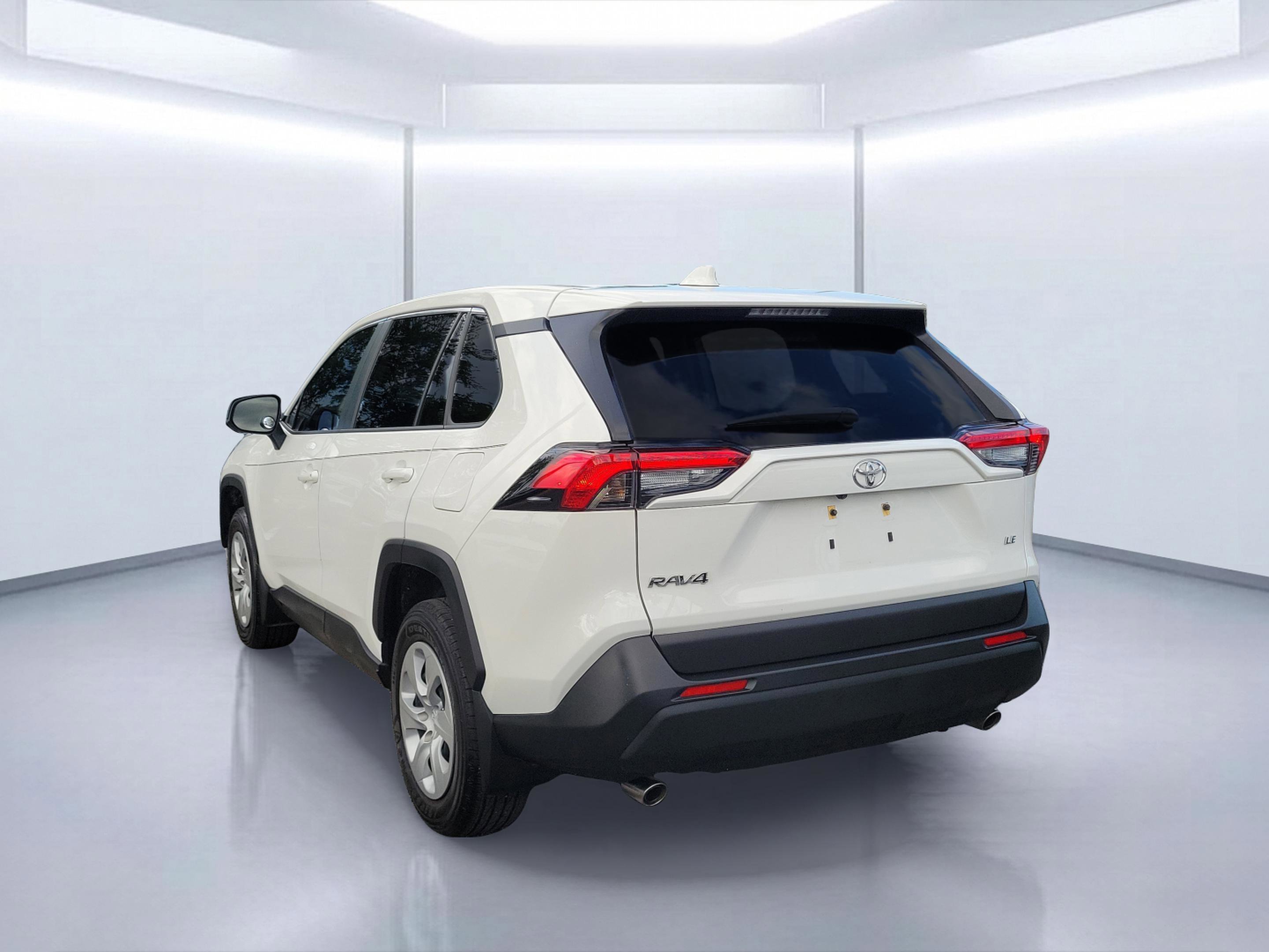 Used 2025 Ice Cap Toyota LE image 3