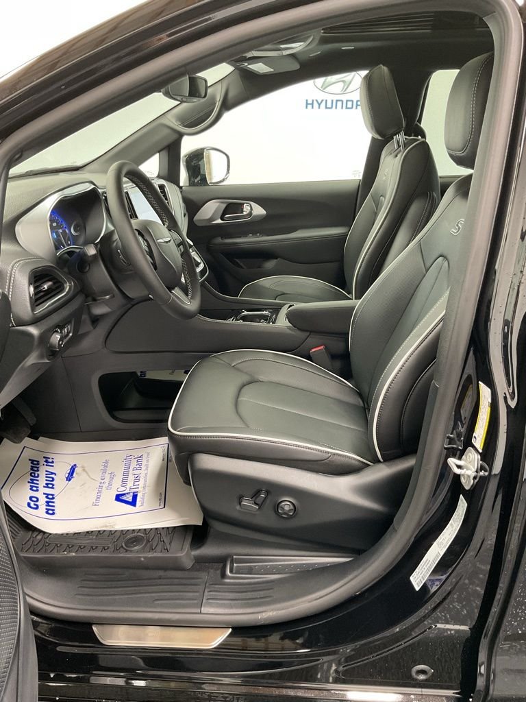 2025 Chrysler Pacifica Limited - Photo 11