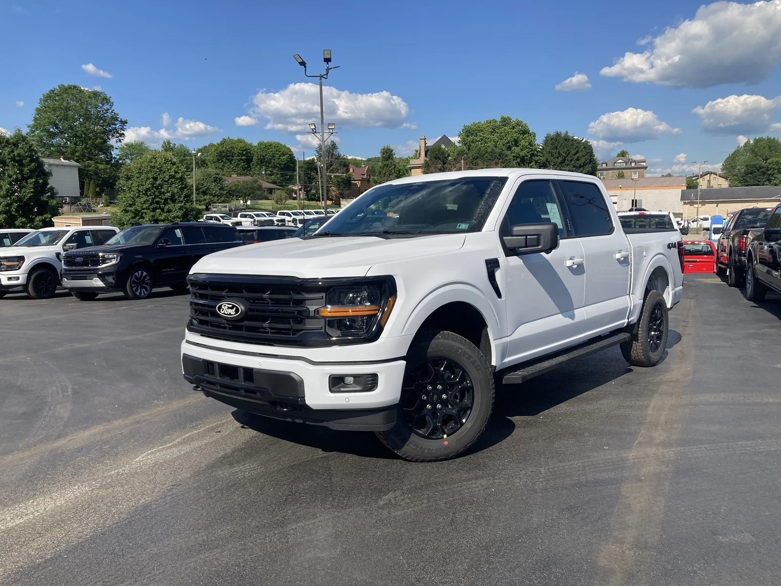 New 2026 Oxford White Ford XLT image 2