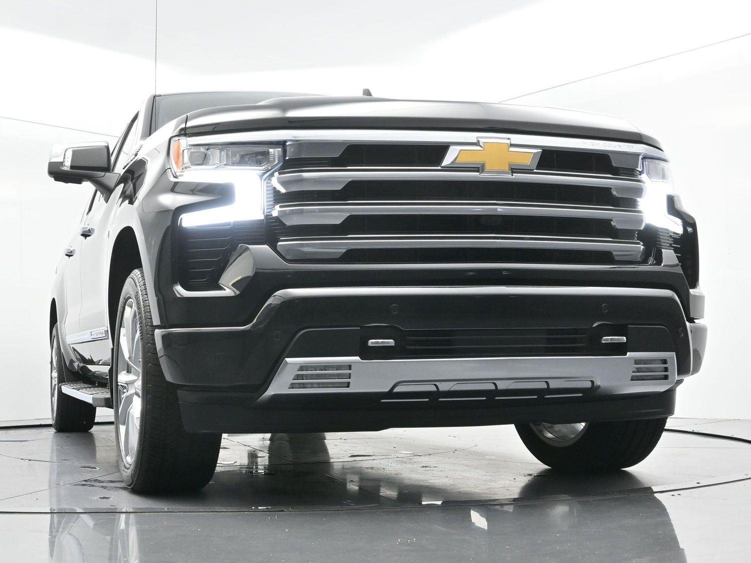 Used 2025 Black Chevrolet High Country image 43