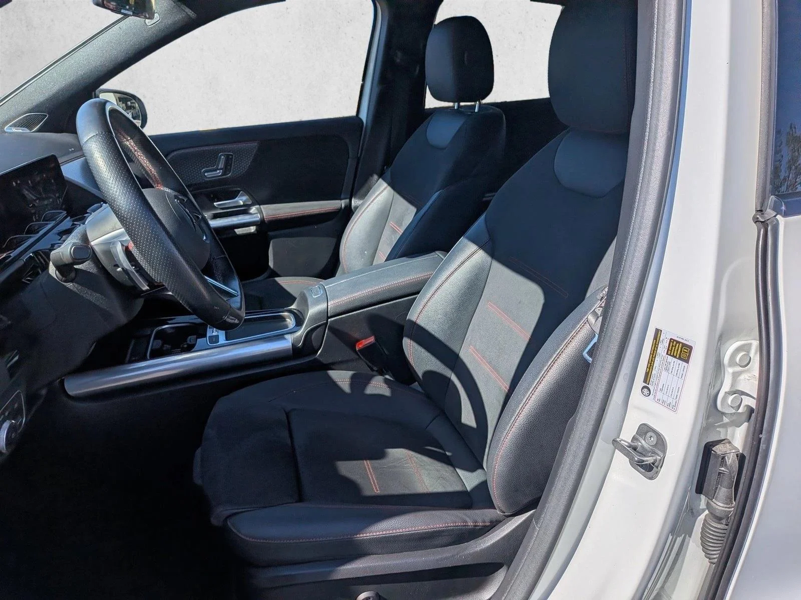 Used 2024 Polar White Mercedes-Benz GLA 250 image 16