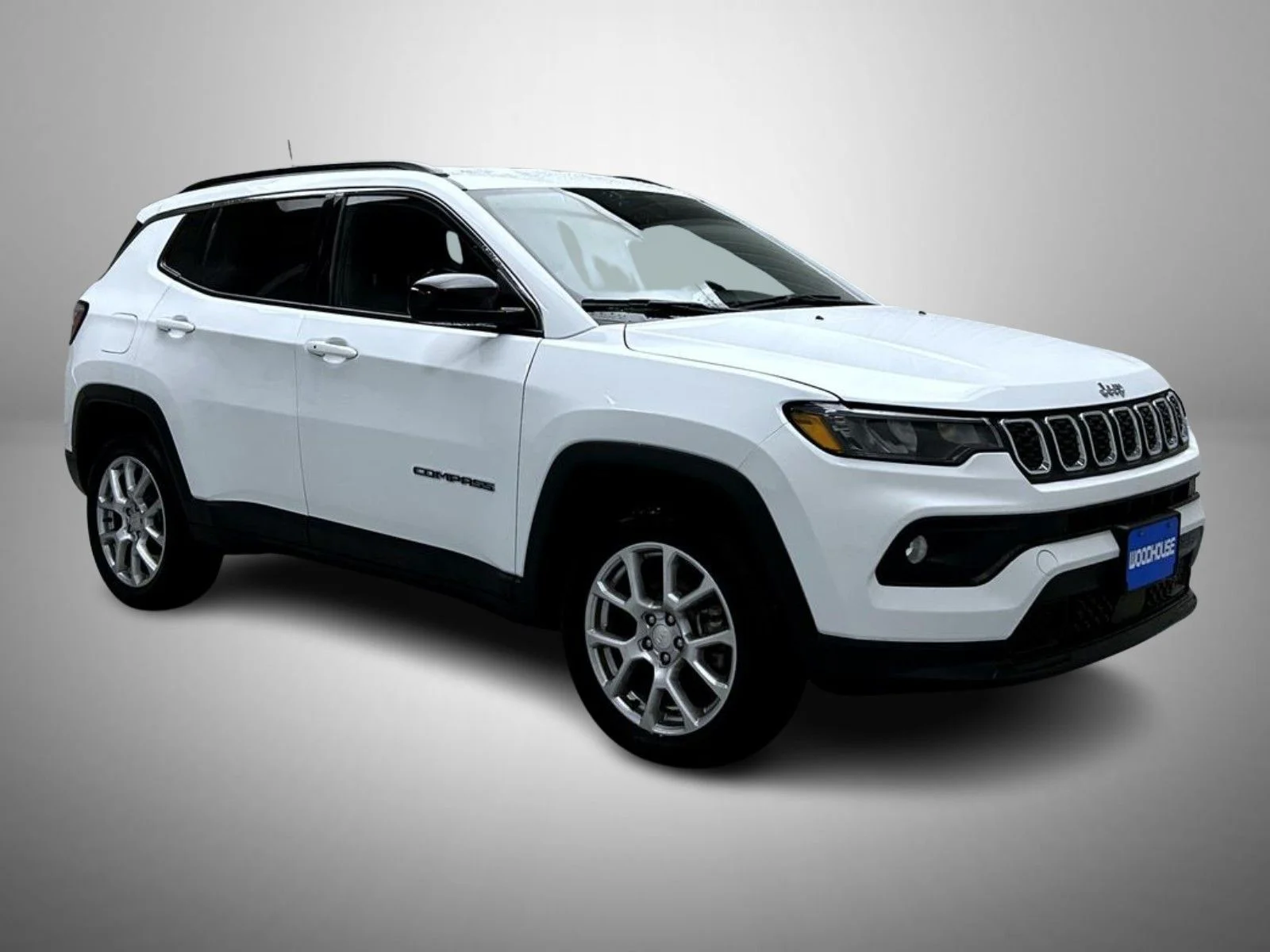 Used 2024 White Jeep Latitude Lux image 3