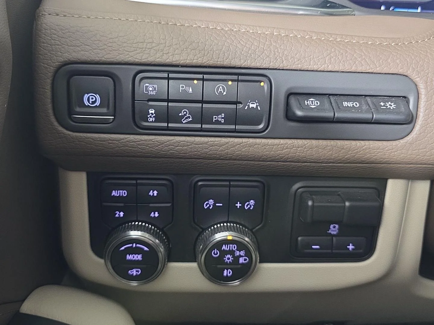 Used 2024 White Frost Tricoat GMC Denali image 25