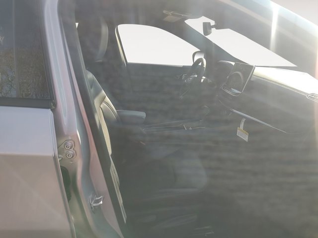 New 2026 Silver Zynith Metallic Clear-Coat Exterior Paint Jeep Latitude Altitude image 15
