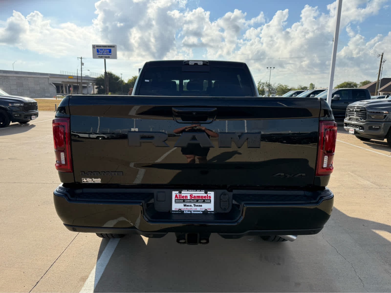 New 2027 Diamond Black Crystal Pearl-Coat Exterior Paint RAM Laramie image 8