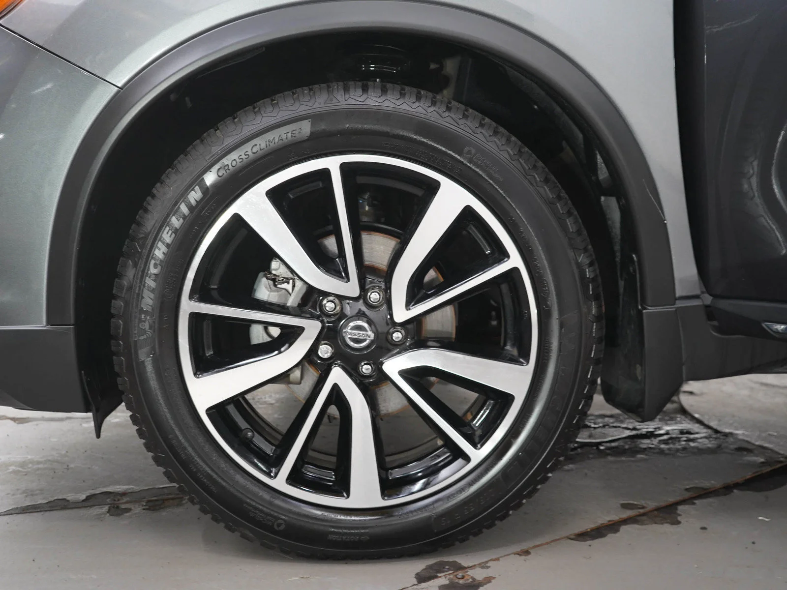 Used 2020 Gun Metallic Nissan SL image 31